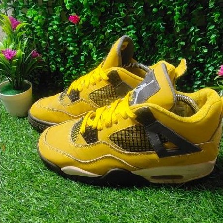 Sepatu Nike Air Jordan 4 retro 'Lighting' size 42
