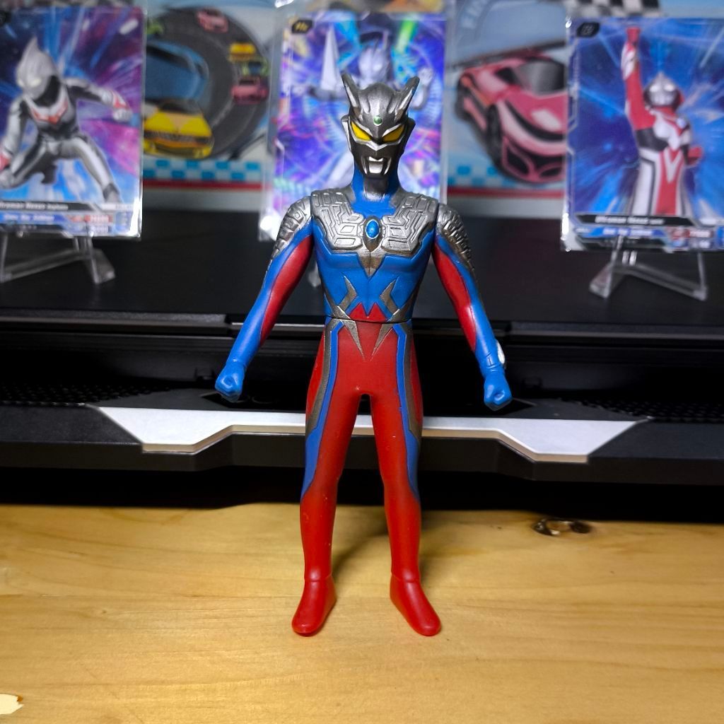 UHS Sofubi Ultraman Zero sparkdoll- Sofubi Ultraman zero