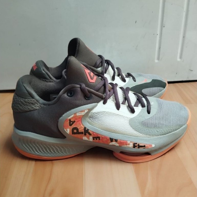 SEPATU BASKET SNEAKERS CASUAL NIKE ZOOM FREAK 4 SIZE 40,5 LIKE NEW BEKAS PRELOVED