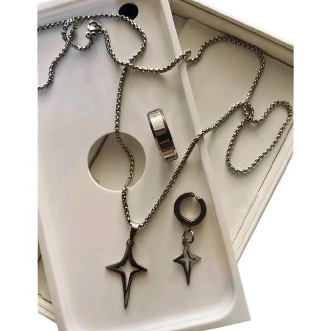 Tre99- Kalung Set Pria Plus Anting Jepit Pria Liontin Bintang Bonus Cincin Putih Stainless Steel Tit