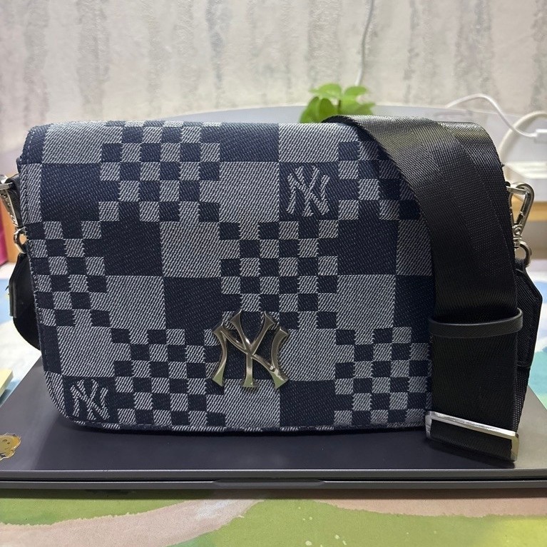 MLB Preloved - MLB NY Yankees Checkerboard Jacquard Crossbody Bag