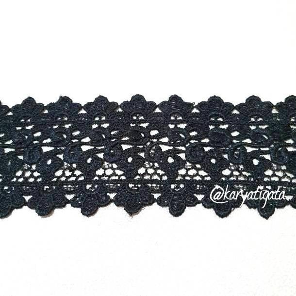 

hanya disini] Renda Bordir Giper / Gyper Tengah Motif Keong - Hitam (15 Yard)