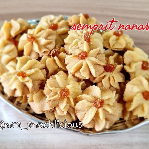

Kue Semprit Aster Topping Selai Nanas