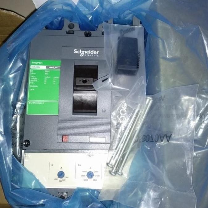 MCCB CVS 400N 400A SCHNEIDER