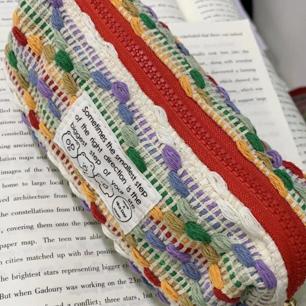 

Kotak Pensil Tenun Pelangi Gaya Chanel Kecil Benang Tenun Kapasitas Besar Tas Penyimpanan