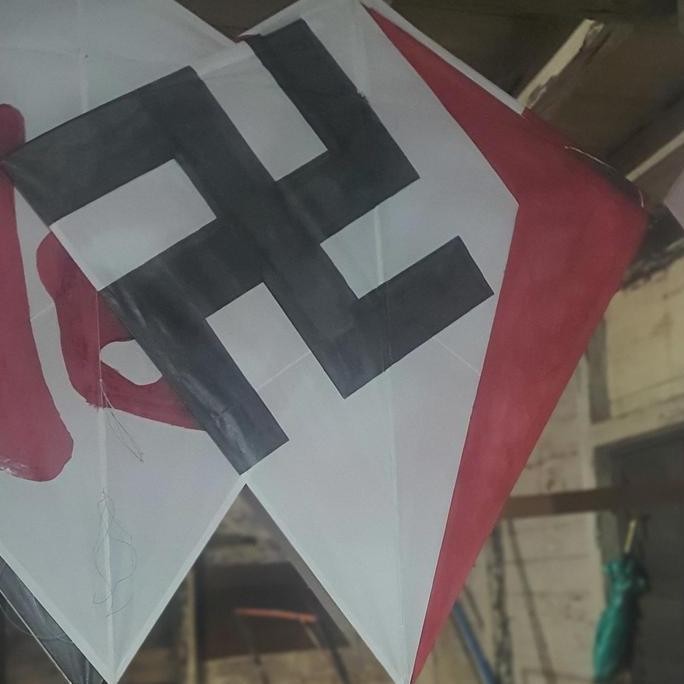 Layangan/Layang-Layang Aduan