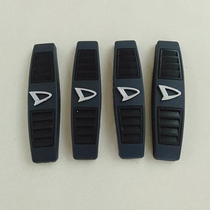 Door guard vo logo Daihatsu hitam