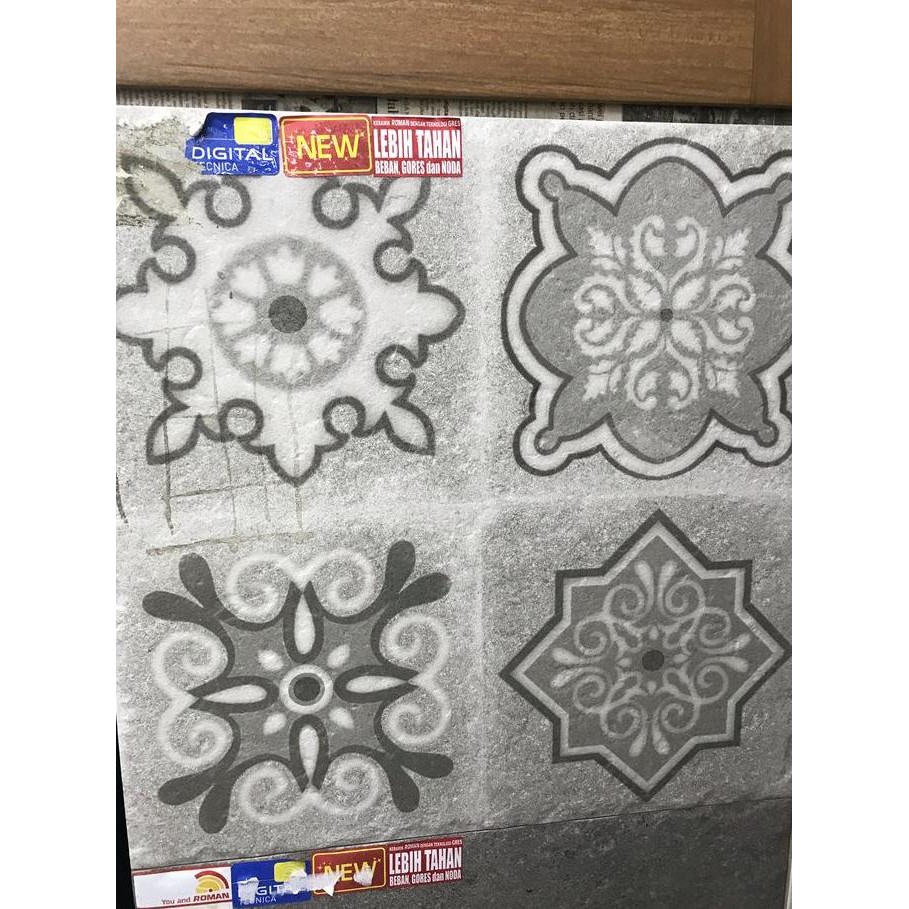 ROMAN KERAMIK 50 X 50 G550014 dBUDAPEST VINTAGE KW1/ KERAMIK LANTAI