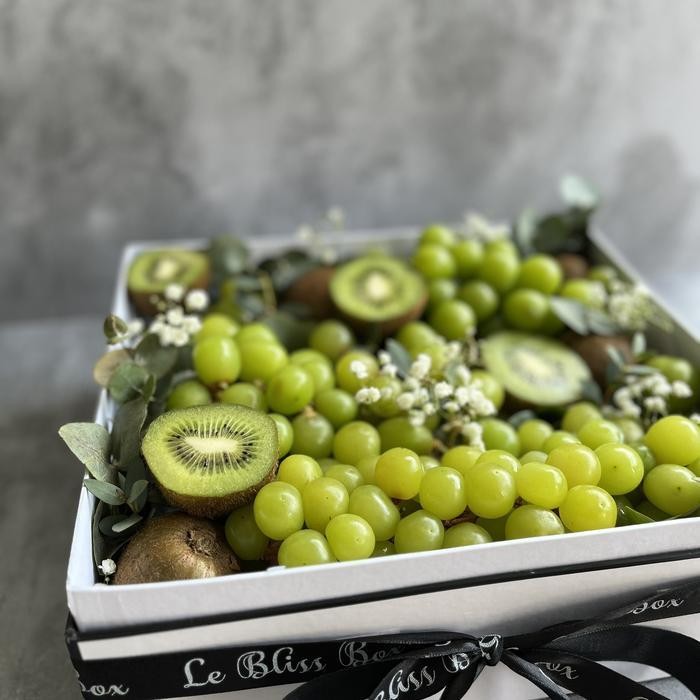 

ES Green Grape Kiwi Fruit Box | Parcel Buah Le Bliss Box