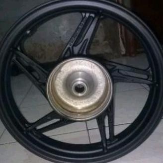 velg racing belakang beat new,beat fi esp,beat street.barang second lepasan motor orinal siap pake