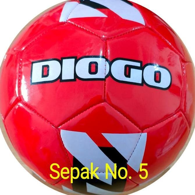 Bola sepak bola kaki merk Diogo