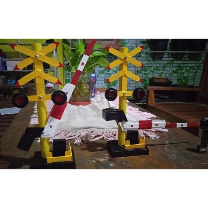 Mainan miniatur KAI Palang Pintu Kereta Api Indonesia Palang Sepur