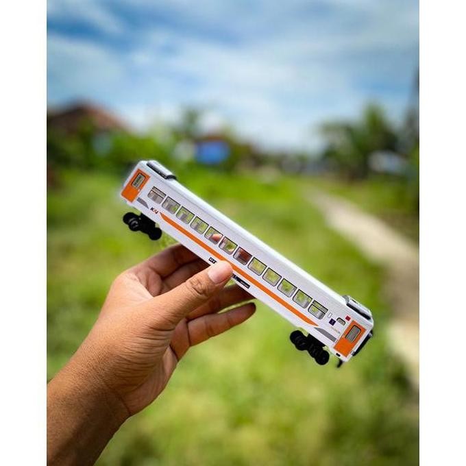 Kereta Api BAHAN FULL AKRILIK, Gerbong EKONOMI PUTIH Mainan kereta Api