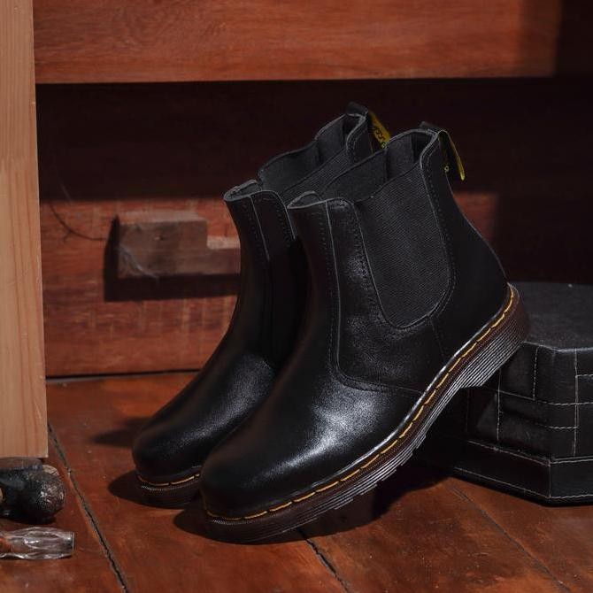 chelsea boots sepatu boot tanpa tali sepatu boot docmart boot pria
