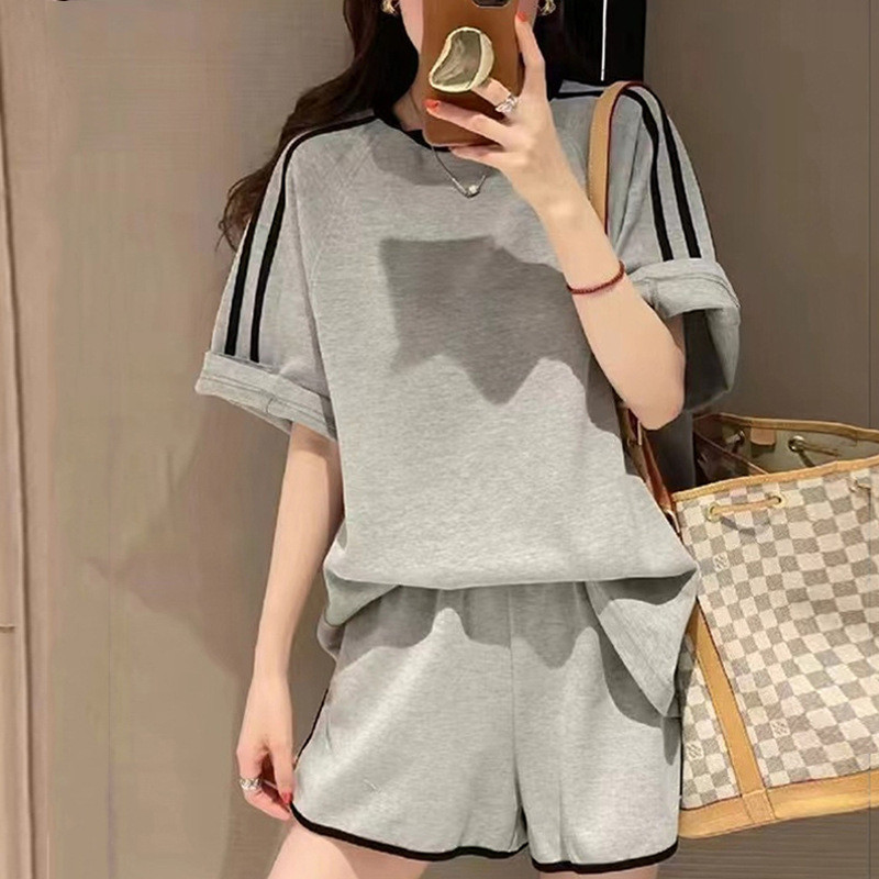 Set Olahraga Santai Wanita Lengan Pendek Celana Pendek Fashion Lari Longgar