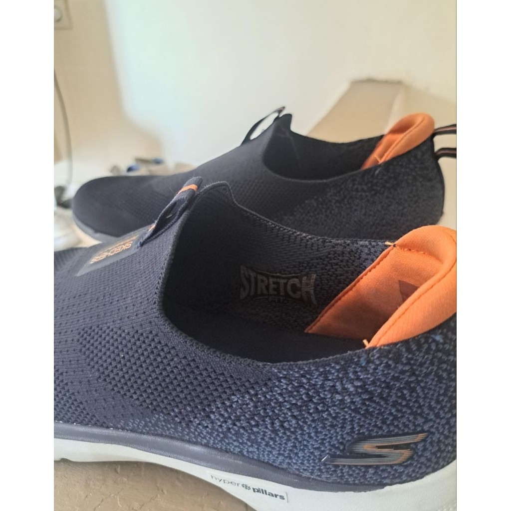 sepatu skechers go walk hyper pillars