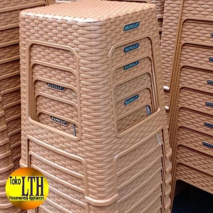 MEJA PLASTIK MOTIF ROTAN ANYAMAN NAPOLLY / MEJA COKLAT / MEJA TAMAN