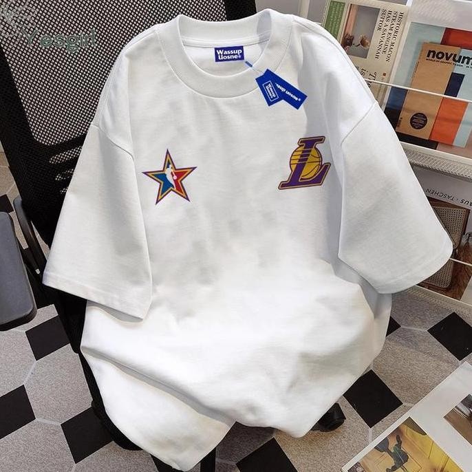 Baju Kaos Unisex Couple, Logo Mewah dalam Desain, Gaya Fashion OOTD Hits Pacar, Baju Viral dan Nyama