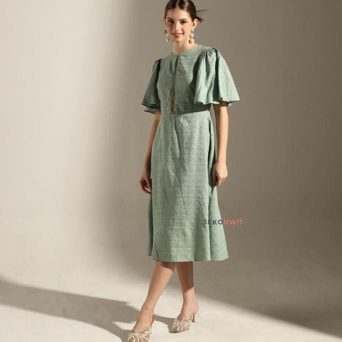 Ume Midi Dress Dobby Tenun Batik / Gaun Panjang Sebetis Sekouwit In Green Sage