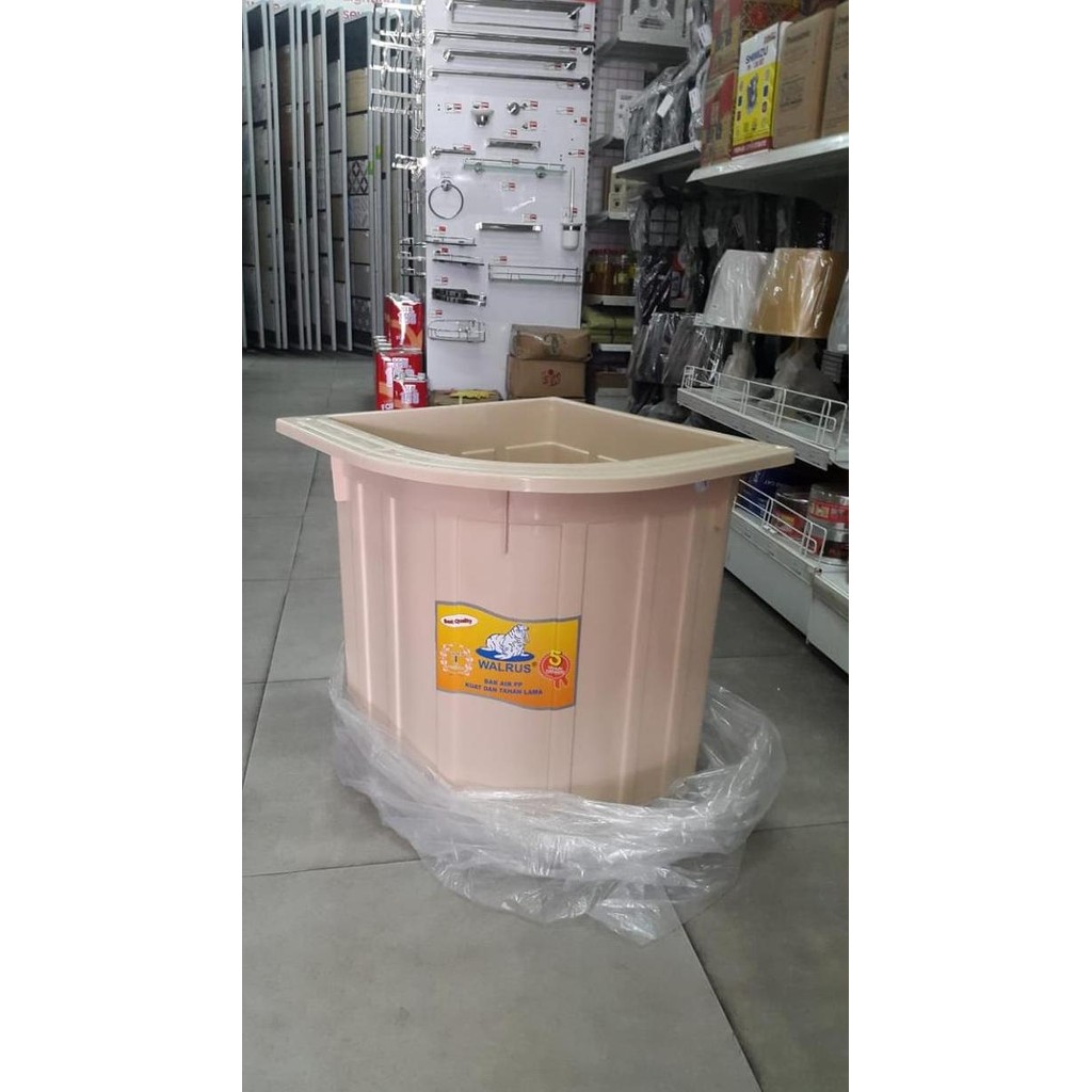 Walrus Bak Air /Bak Mandi Sudut Kamar Mandi Ivory 120L
