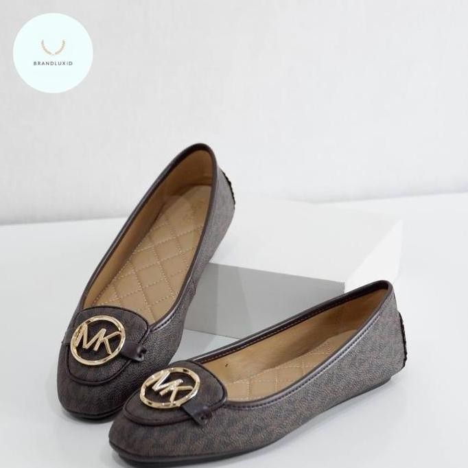 Michael Kors Lillie Moc Moccasin In Sign Brown & Vanilla / Sign Ivory