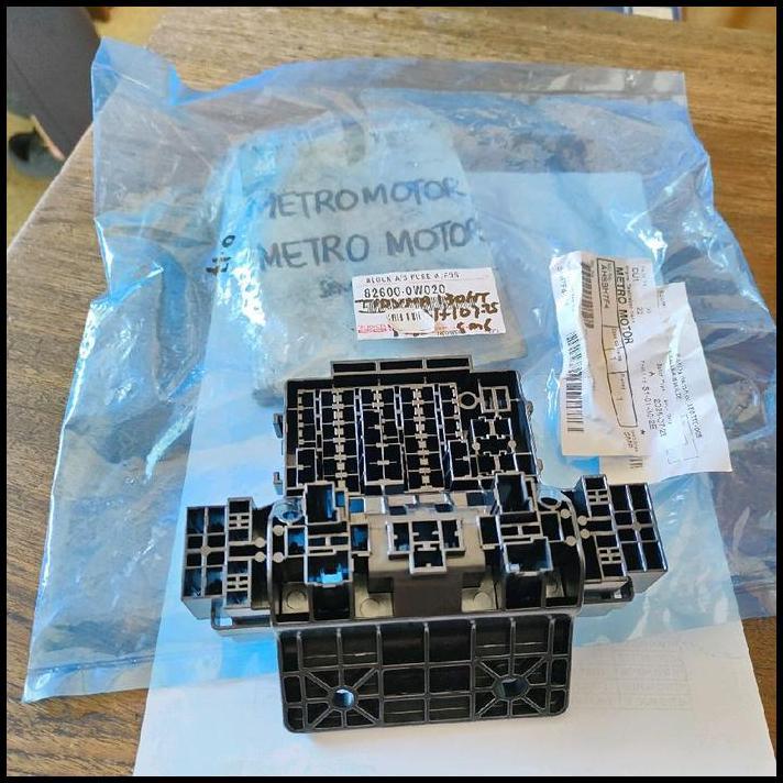 GRATIS ONGKIR BOX KOTAK SEKRING FUSE BOX HINO DUTRO TOYOTA DYNA 130HT 110 HT 12V ORIGINAL 82600-0W02