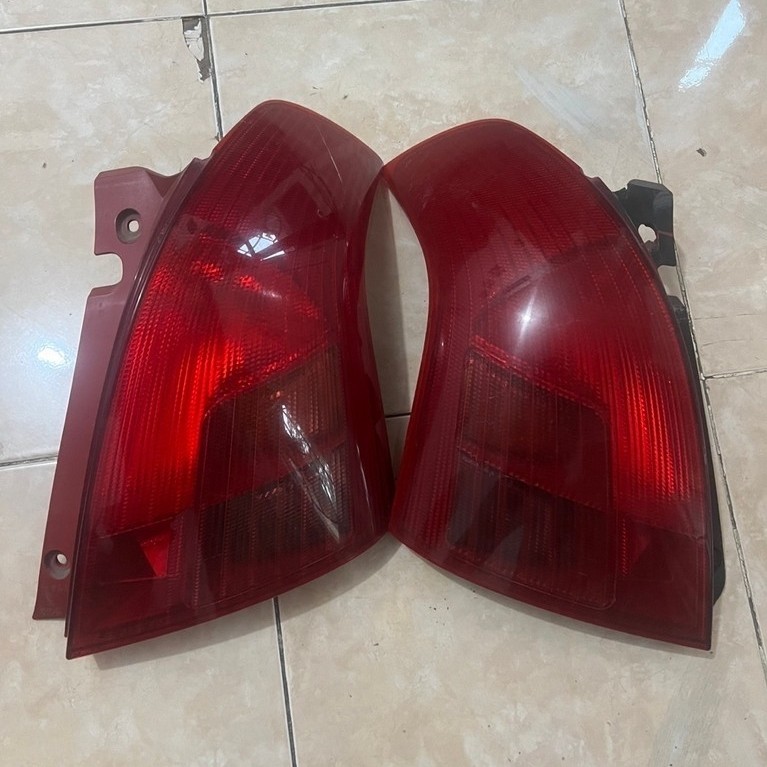 STOPLAMP SUZUKI SWIFT 2005