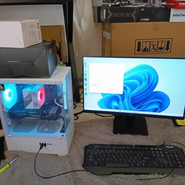 Komputer gaming gen 12 fullset monitor 24 inch vga rtx
