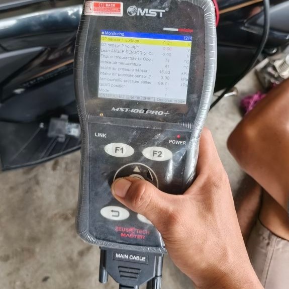 Scanner Motor Injeksi MST 100PRO plus Diagnosa Remap Abs Keypro Universal