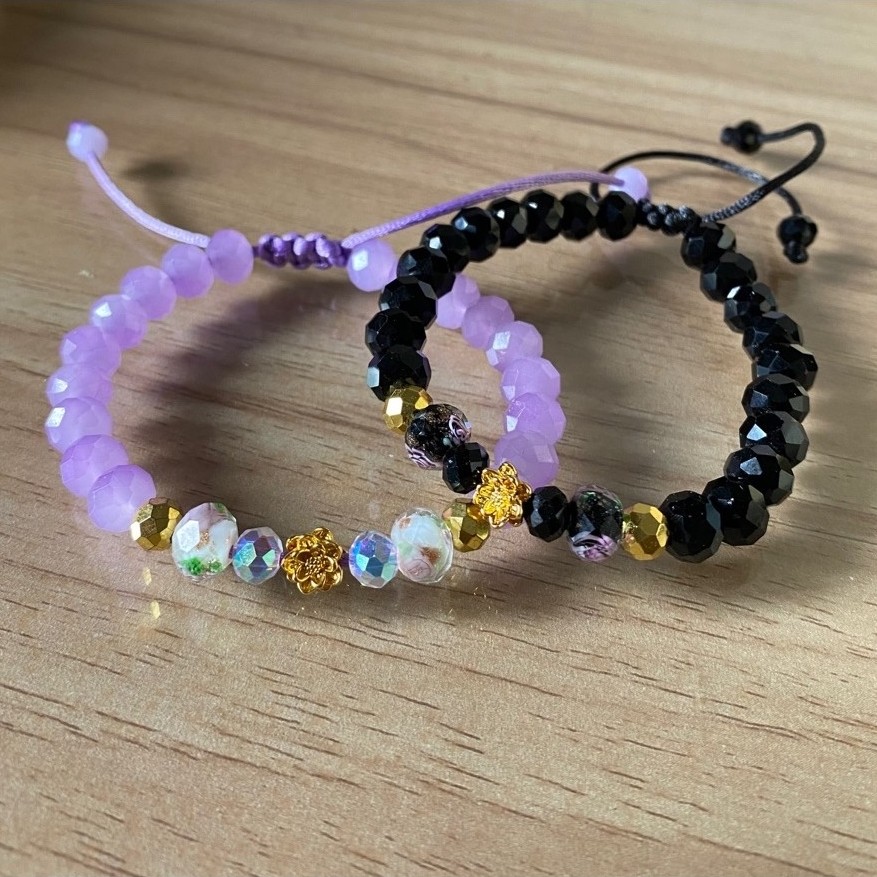 gelang manik manik dengan emas