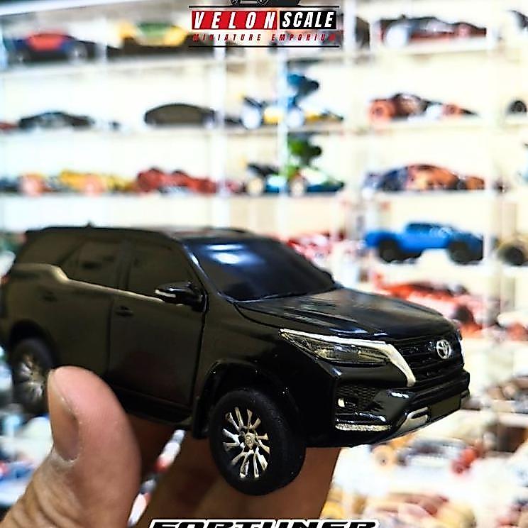 Diecast Miniatur Mobil Toyota Fortuner Vrz 2021 Skala 1:43 Gratis Custom Platnomor