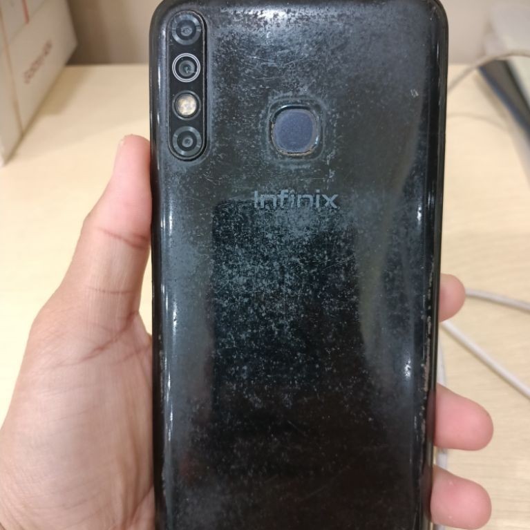 Handphone Infinix Hot 8 Ram 4/64GB ( Batangan, Cek Minus ) 130425