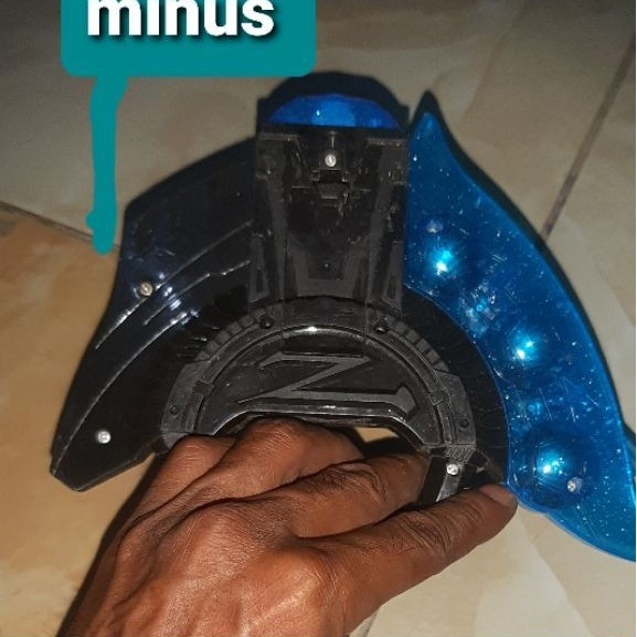 Mainan dx ultraman z riser nyala tapi minus