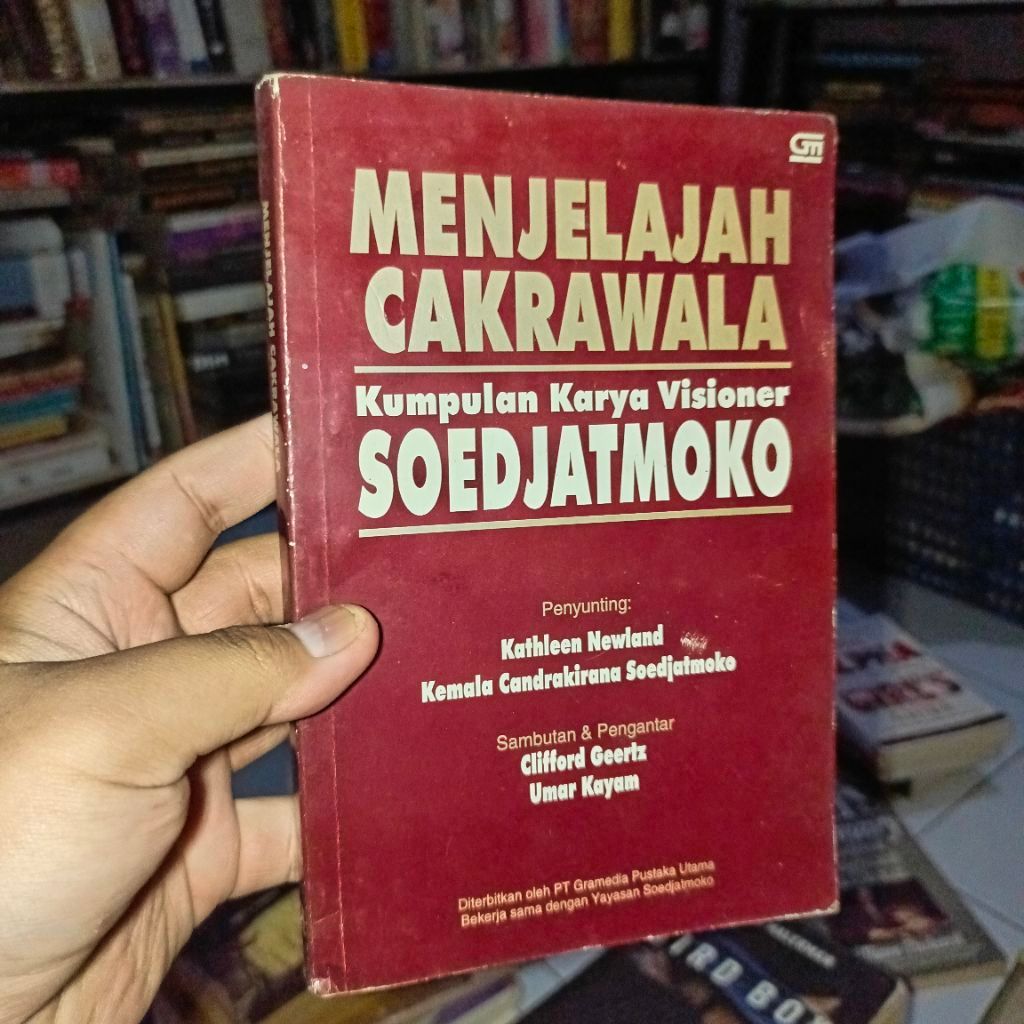 Menjelajah Cakrawala: Kumpulan Karya Visioner Soedjatmoko - Penyunting: Kathleen Newland dan Kemala 
