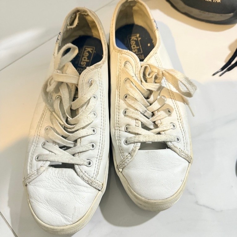 Preloved Sepatu Keds Putih ukuran 40