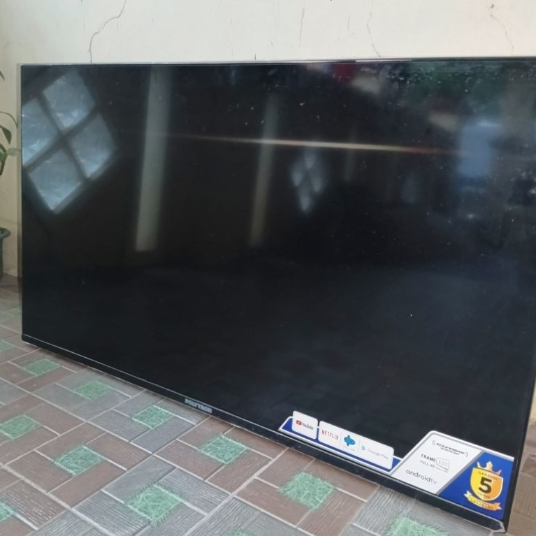LED TV Polytron Android 43 inchi kondisi bekas