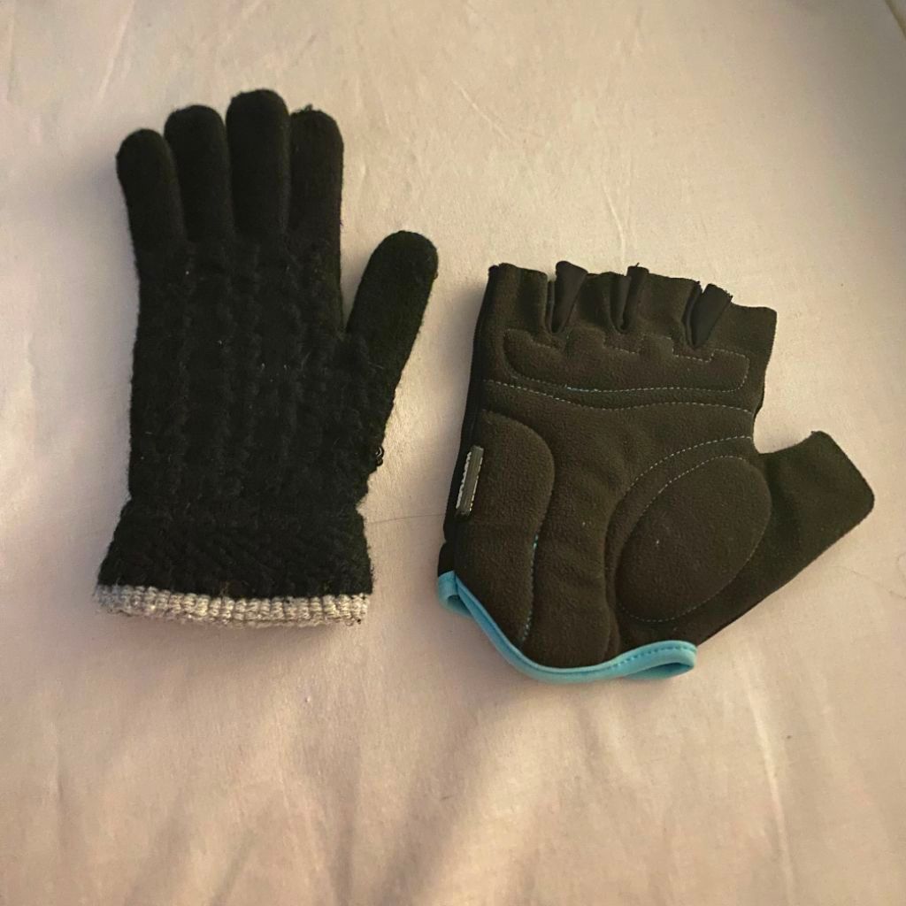Sarung Tangan Rajut Musim Dingin + Sarung Tangan Fitness Kettler Setengah Jari (Preloved) HANYA SATU
