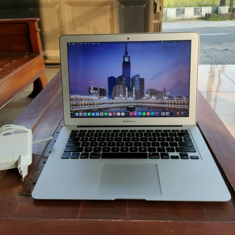 Second MacBook Air 13inch 2017 SILVER Ci5 - Ram 8GB- SSD 128 GB ORI APPLE