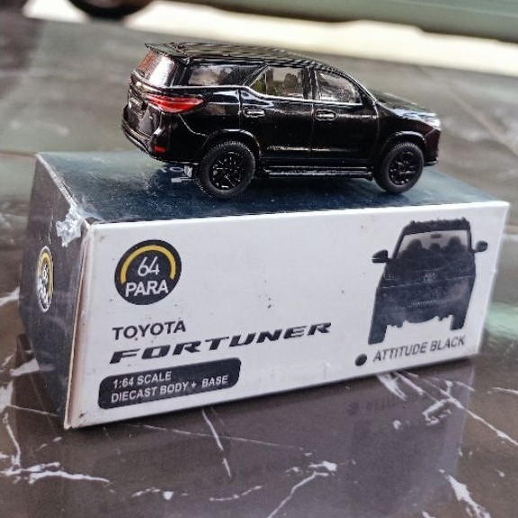 diecast para64 miniatur mobil Toyota Fortuner 1/64 attitude black loose mulus RHD mini scale 64 mini