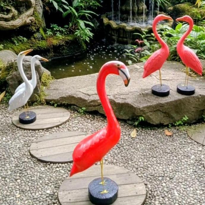 Flamingo Merah Dekorasi Taman Hiasan Taman dengan Desain Romantis dan Elegan untuk Taman Anda