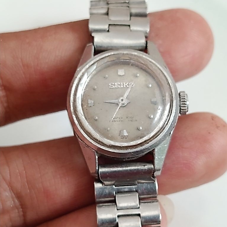 bahan jam seiko cewek manual kondisi mati