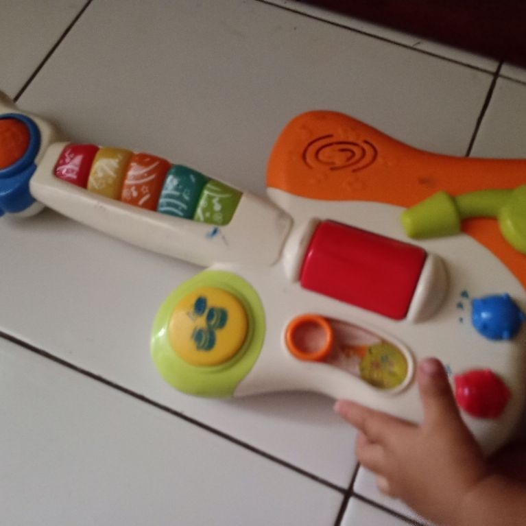 mainan gitar preloved