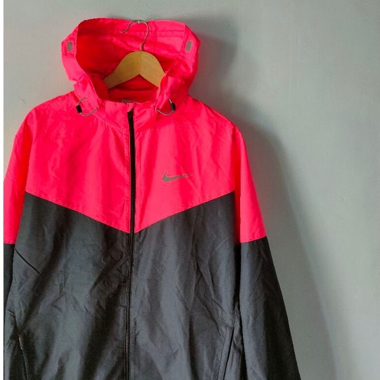 Jaket Running NIKE RUNNING Size L Waterproof Original Second