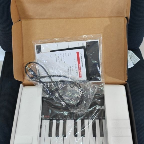 Midi keyboard akai