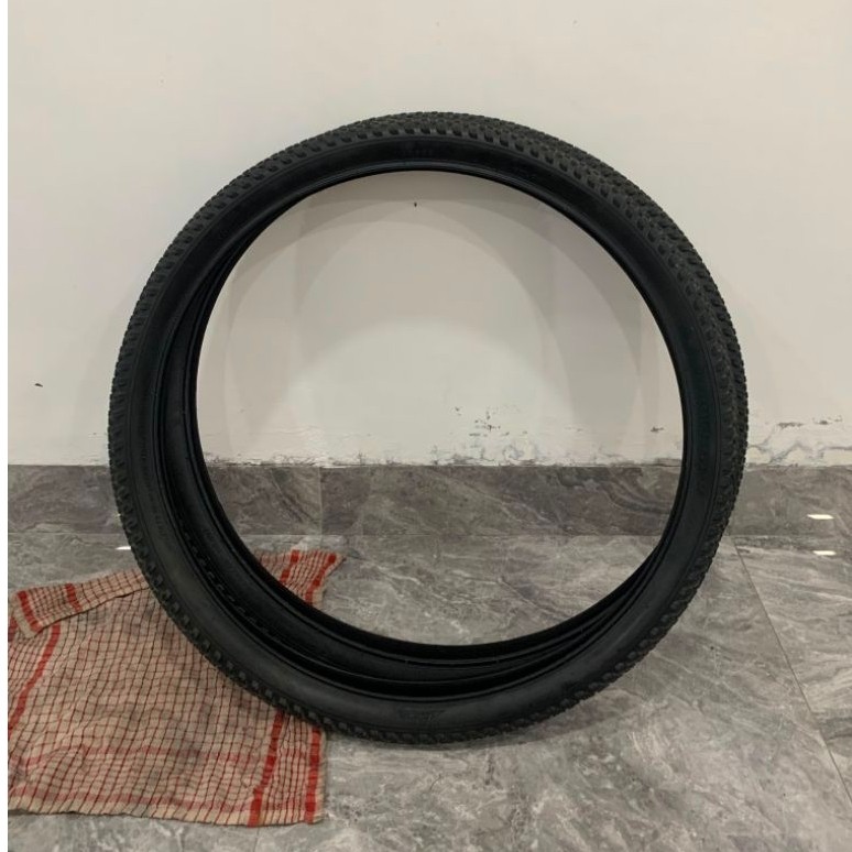 Sepasang Ban Hitam Polos MTB 27,5 x 2.125 ex MTB Avand Reigate Merk WD