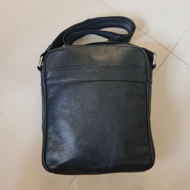 335. Coc Flight Men Bag Black Seri : F54782 Preloved Leather Kulit Asli Size : 21cm x 6.5cm × 25cm