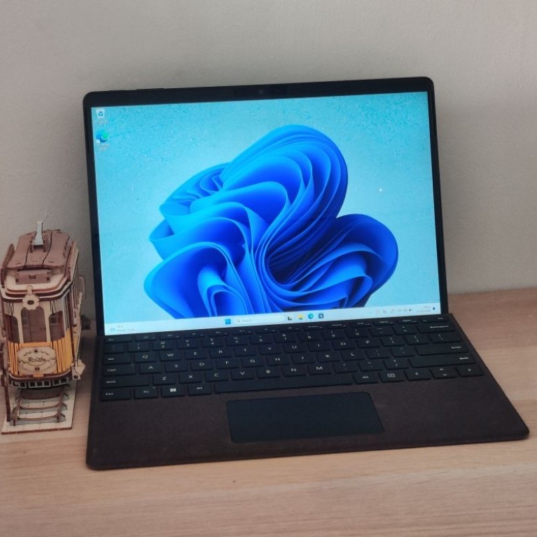 Microsoft Surface Pro 9 i7 1255U/16GB/256GB Include Keyboard Dan Pen Original