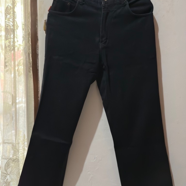 Preloved Celana Jeans Hitam Linson
