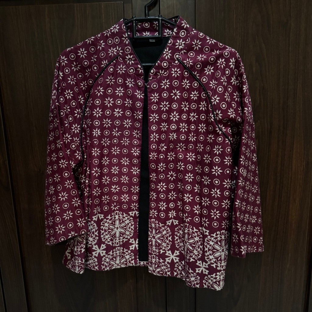 Preloved Outer Batik Merah
