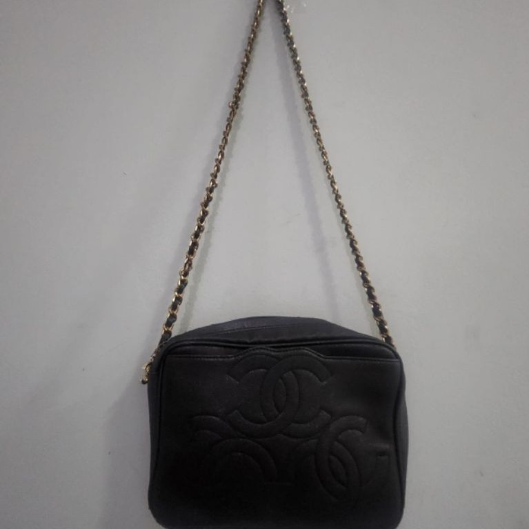 Preloved Tas Chanel VIP Gift sling Bag